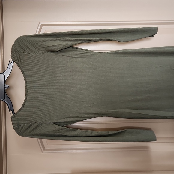 Long sleeve backless dress - Picture 7 of 11